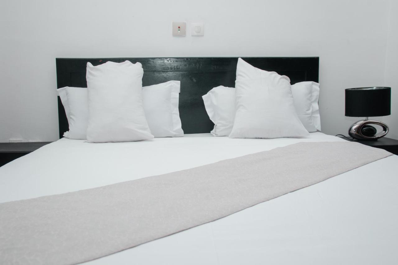 Hotel Djigui Abidjan Buitenkant foto