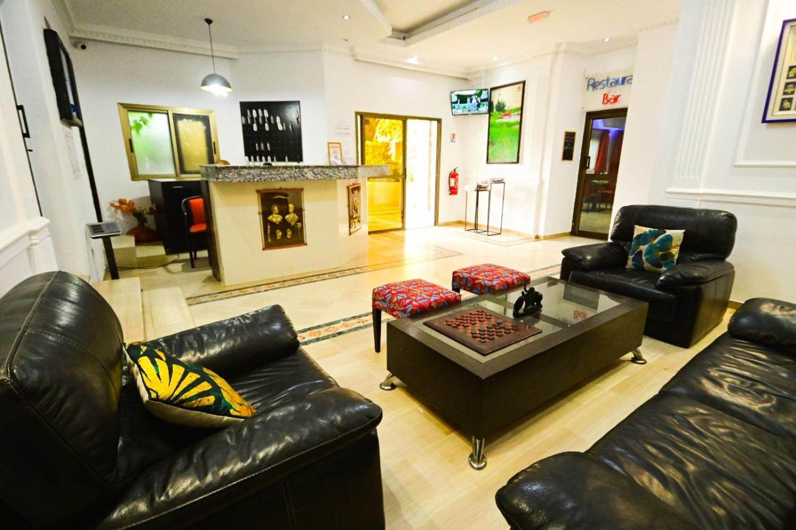 Hotel Djigui Abidjan Buitenkant foto