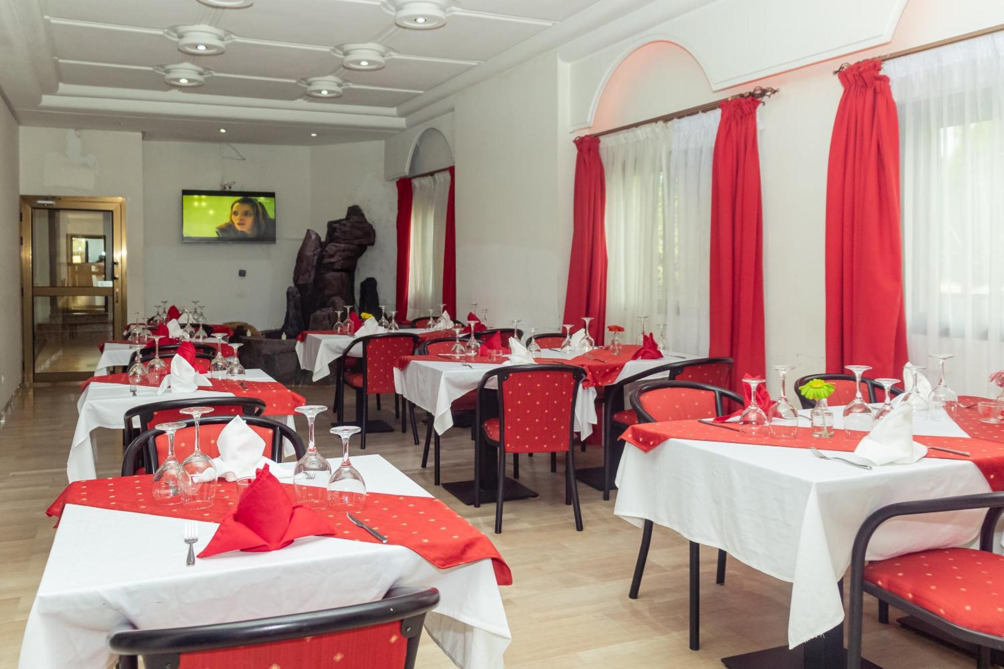Hotel Djigui Abidjan Buitenkant foto