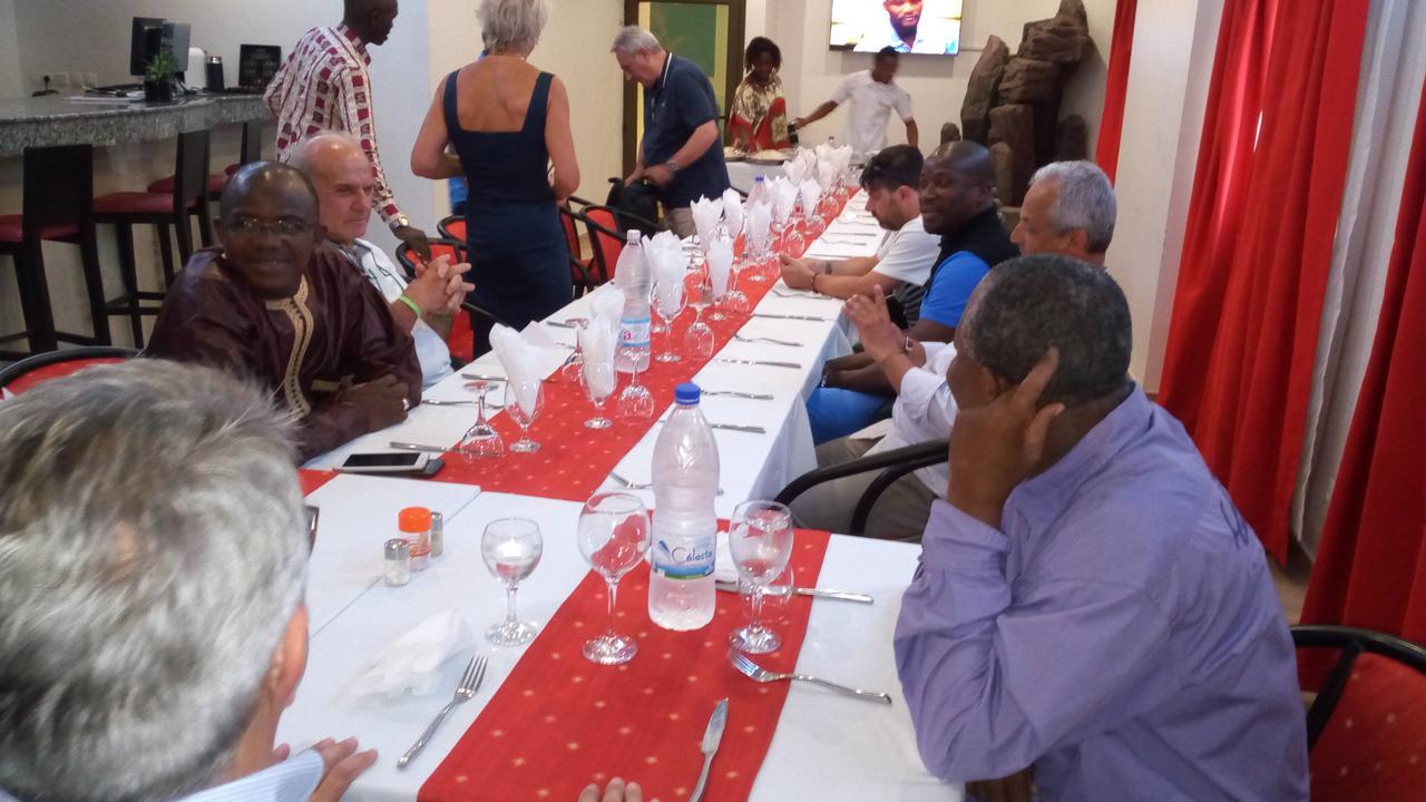 Hotel Djigui Abidjan Buitenkant foto